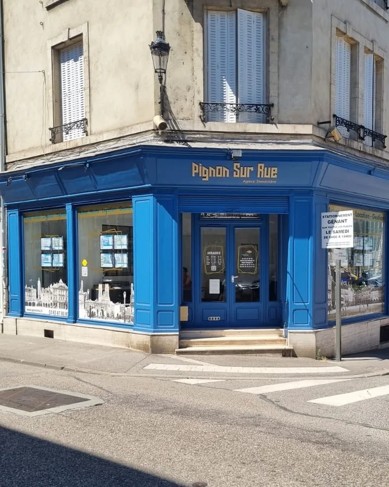 Devanture complète Pignon Sur Rue — enseigne et habillage vitrine par L'AR Communication