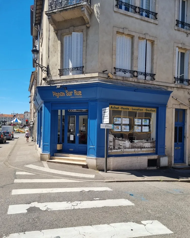Vitrophanie panoramique et bandeau Achat-Vente-Location-Gestion sur les vitrines